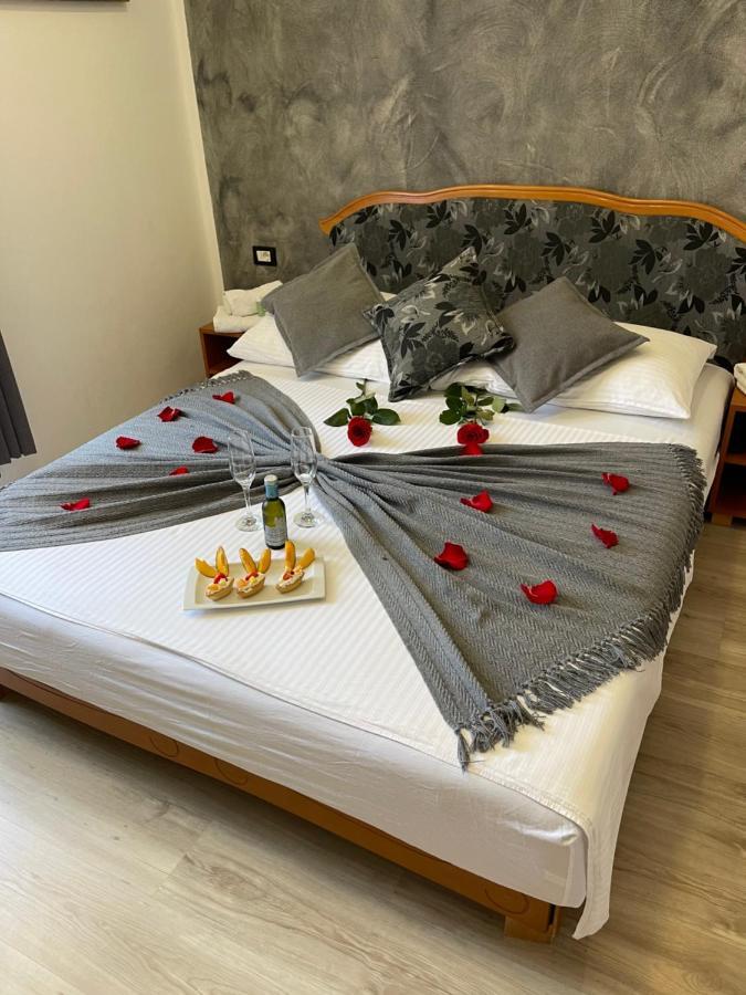 פורץ Rooms Valentino מראה חיצוני תמונה
