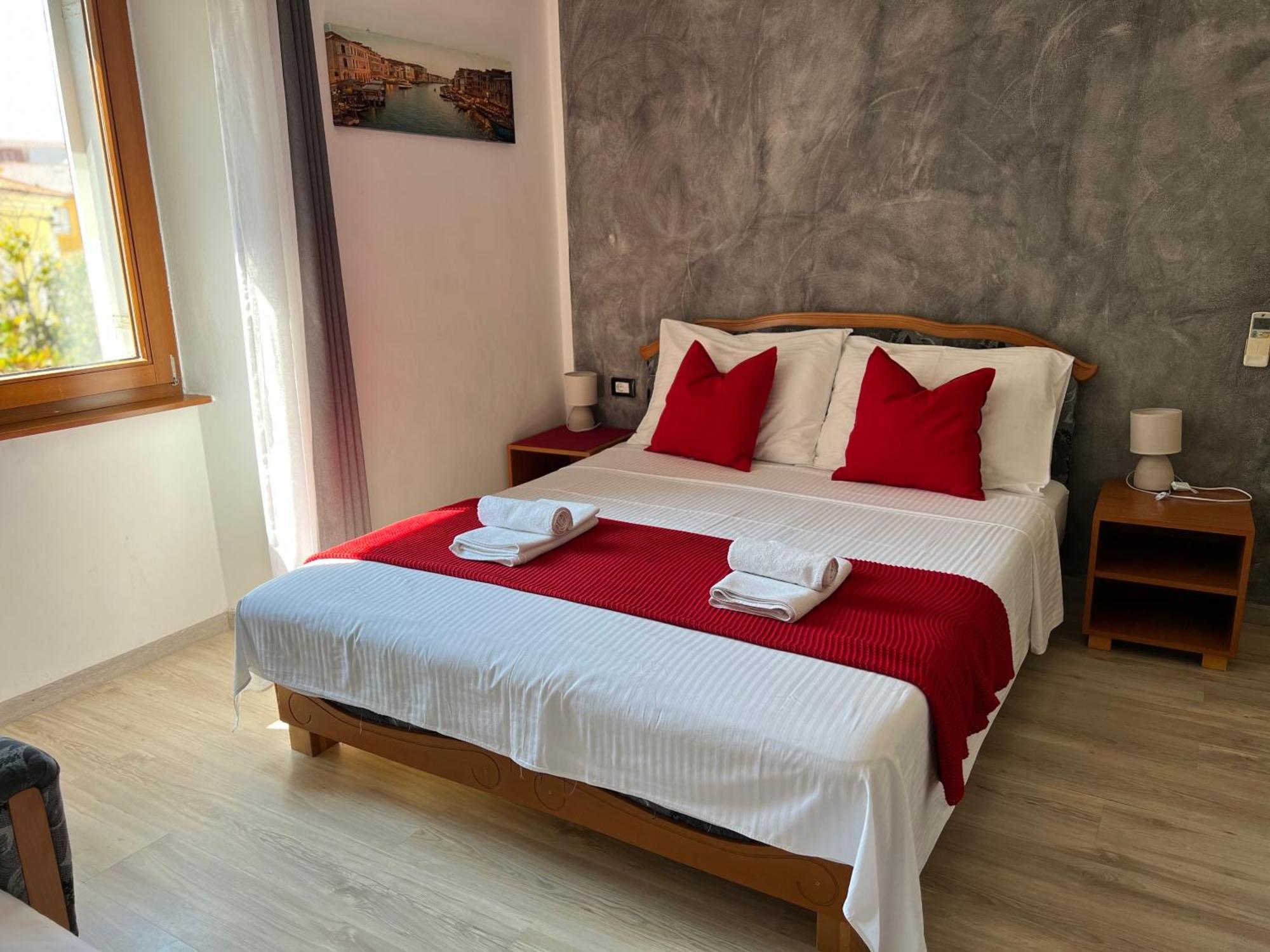 פורץ Rooms Valentino מראה חיצוני תמונה