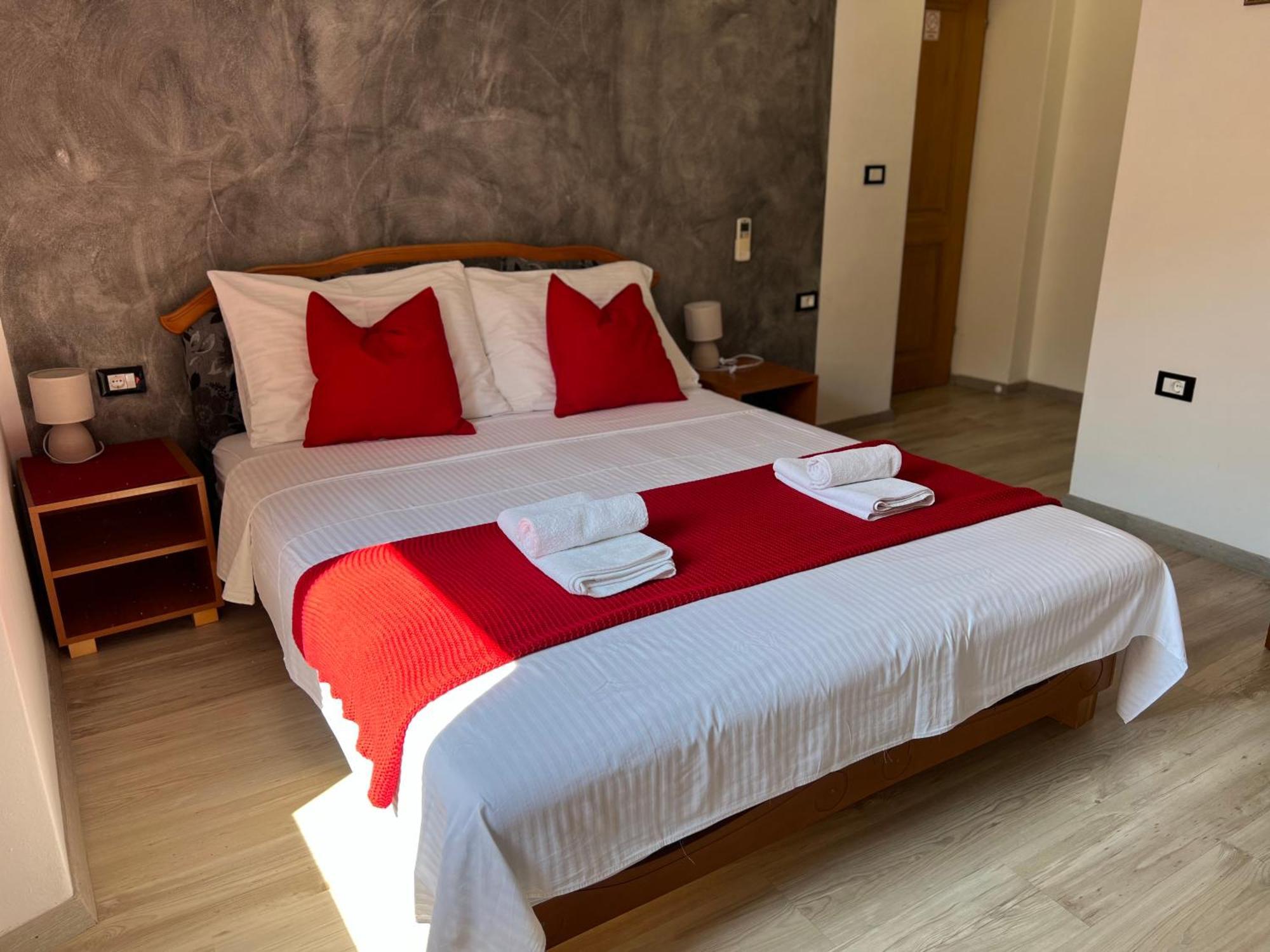 פורץ Rooms Valentino מראה חיצוני תמונה